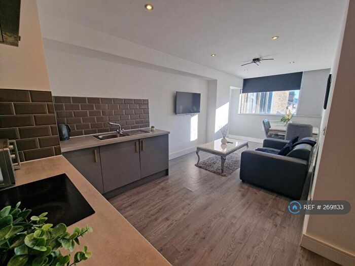 1 Bedroom Flat To Rent In Empire House, Bradford, BD1