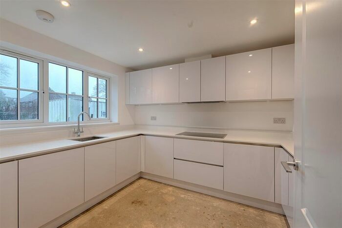 3 Bedroom Property To Rent In Mandeville Drive, St.Albans, AL1