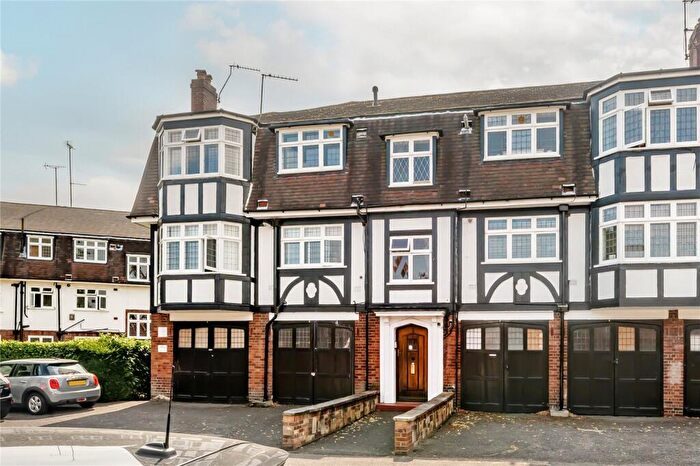 1 Bedroom Flat To Rent In Eagle Court, Hermon Hill, London, E11