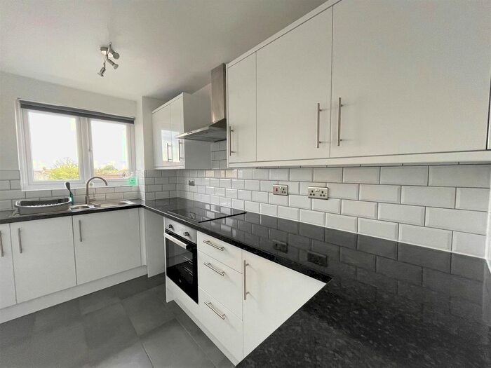 1 Bedroom Flat To Rent In Sandon Close, Rochford, SS4