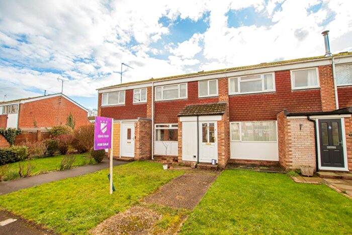 3 Bedroom Terraced House For Sale In Chiltern Walk, Pangbourne, Reading, Berkshire, RG8