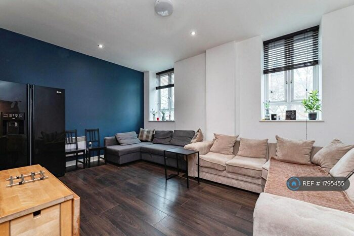 2 Bedroom Flat To Rent In The Quadrangle House, London, E15