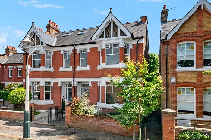 2 Bedroom Flat For Sale In Overdale Road, Ealing, London, W5