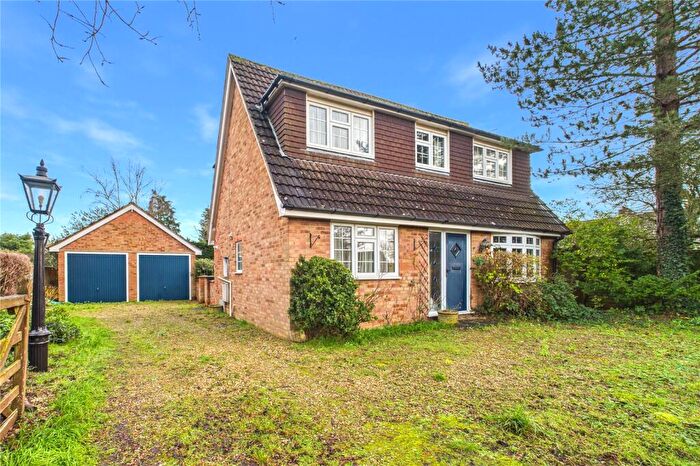 3 Bedroom Detached House For Sale In Clappsgate Road, Pamber Heath, Tadley, Hampshire, RG26