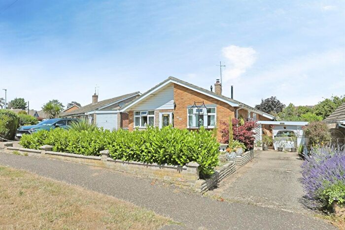 3 Bedroom Detached Bungalow For Sale In St. Peters Way, Spixworth, Norwich, NR10