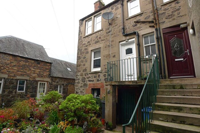 2 Bedroom Flat To Rent In Tay Street, Newburgh, KY14