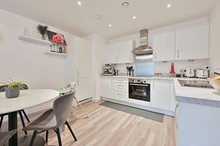 2 Bedroom Flat For Sale In Thurlows Court, Watford, WD18