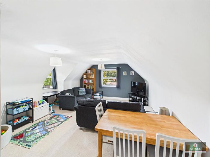 2 Bedroom Flat For Sale In Worth Park Avenue, Pound Hill, RH10