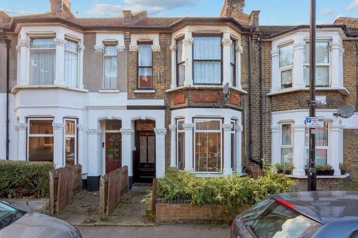 2 Bedroom Flat To Rent In Francis Road, Leyton, E10