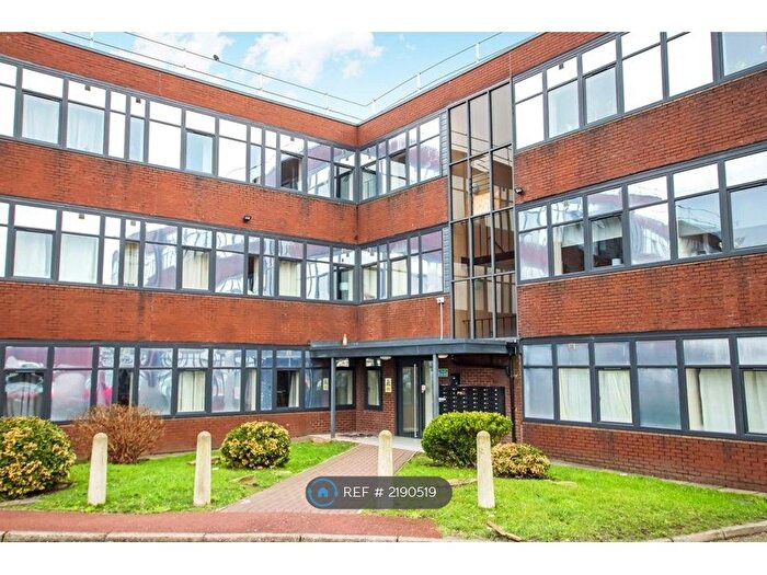 2 Bedroom Flat To Rent In Biwater House, Heywood, OL10