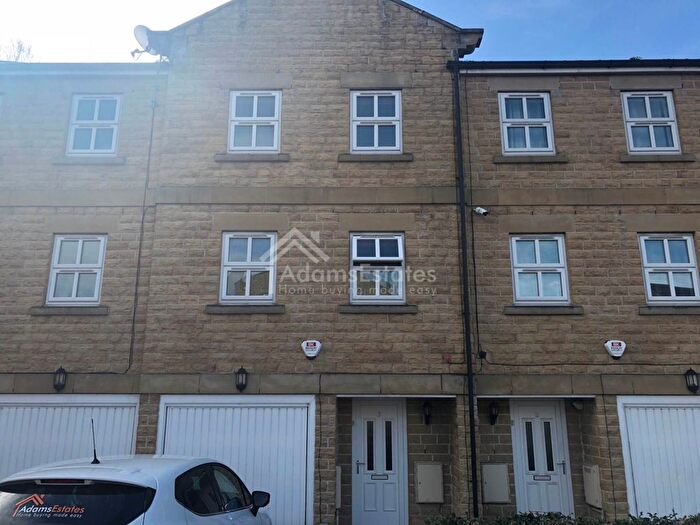 3 Bedroom Town House To Rent In Wellfield Mews, Dewsbury, WF13