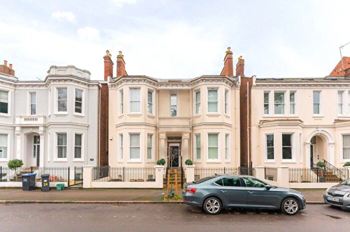 3 Bedroom Flat For Sale In Leam Terrace, Leamington Spa, Warwickshire, CV31