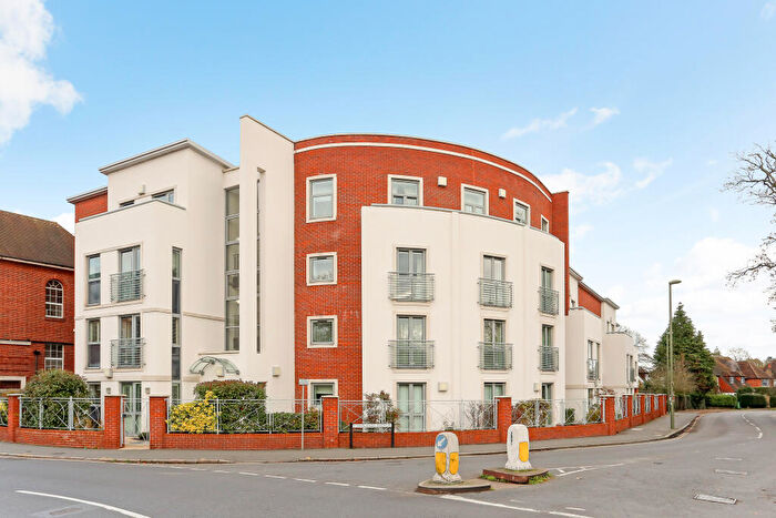 2 Bedroom Flat To Rent In Dial Stone Court, Oatlands Avenue, Weybridge, KT13