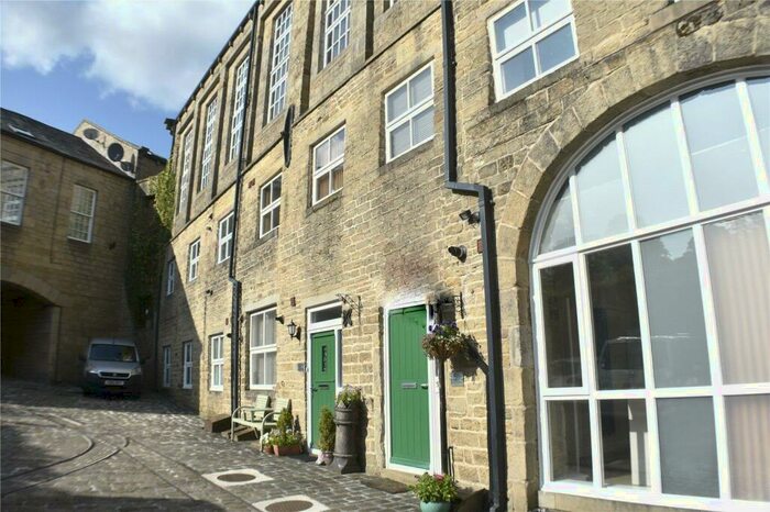 3 Bedroom House To Rent In Water Mill Court, Oakworth, Keighley, BD22