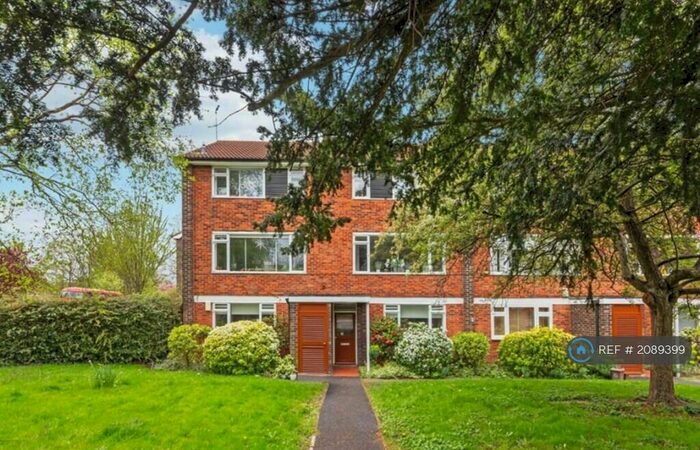 3 Bedroom Flat To Rent In Thurlow Park Road, London, SE21