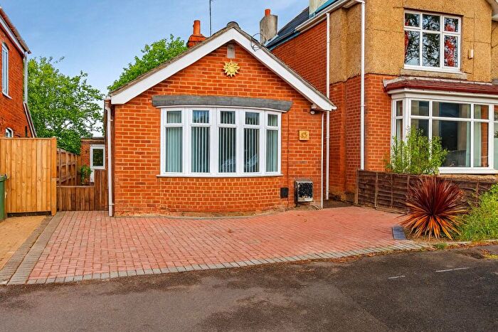 3 Bedroom Bungalow For Sale In King Edward Avenue, Southampton, Hampshire, SO16