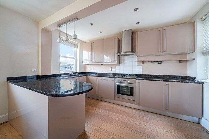 3 Bedroom Flat To Rent In Alexandra Road, Wimbledon, SW19