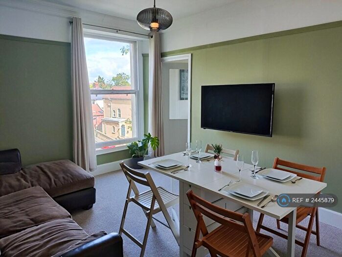 2 Bedroom Flat To Rent In Cotham Brow, Bristol, BS6