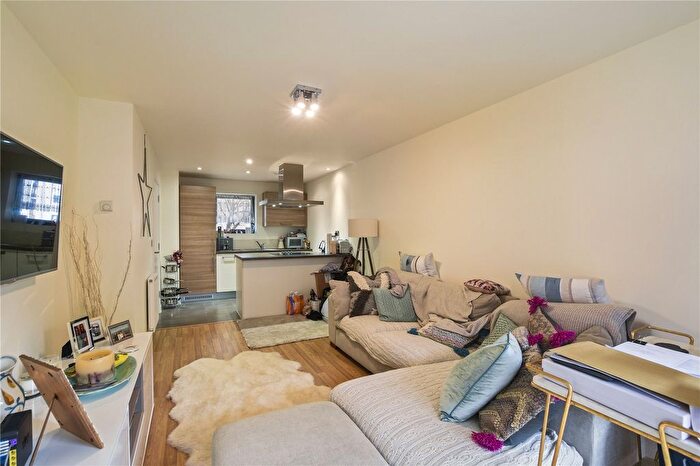 1 Bedroom Flat To Rent In Fielder Apartments, Heath Place, Bow, London, E3