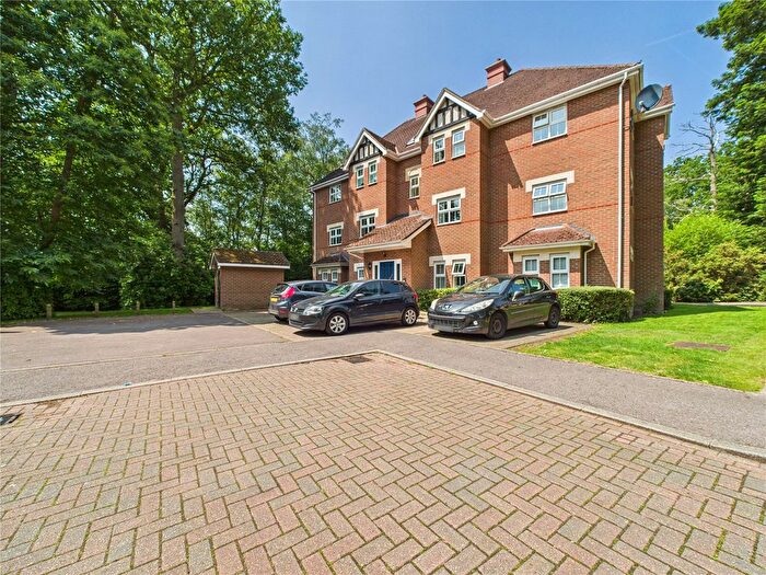 2 Bedroom Flat For Sale In Kintbury Close, Fleet, Hampshire, GU51
