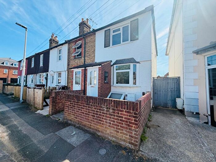 2 Bedroom End Of Terrace House To Rent In Webster Road, Rainham, ME8