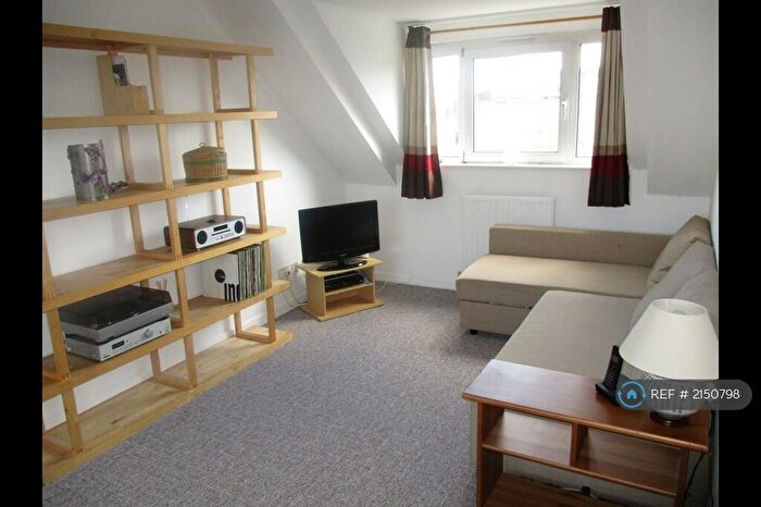 2 Bedroom Flat To Rent In St Mary's Court, London, E3