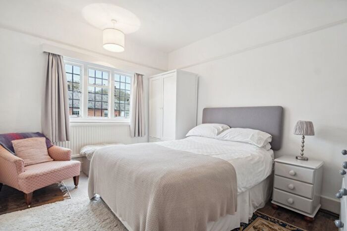 3 Bedroom End Of Terrace House For Sale In High Street, Amersham, Buckinghamshire, HP7