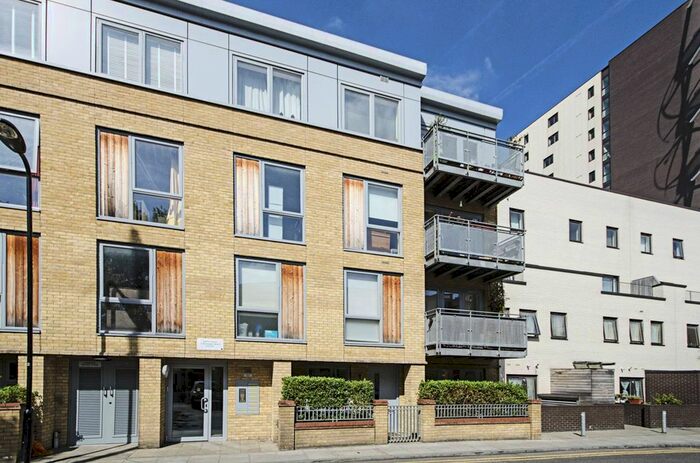 3 Bedroom Flat To Rent In Ramsgate Street, Dalston, London, E8