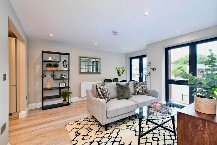 2 Bedroom Flat To Rent In Haydon Road, Watford, Hertfordshire, WD19