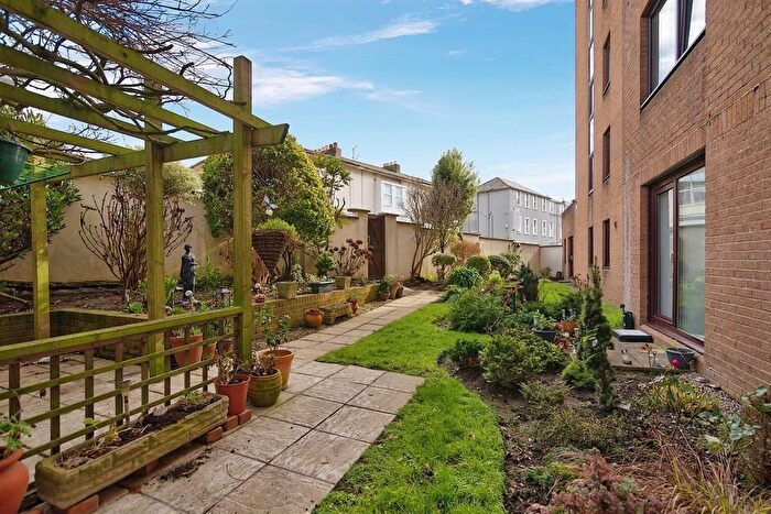 1 Bedroom Flat To Rent In Knightstone Road, Weston-Super-Mare, BS23