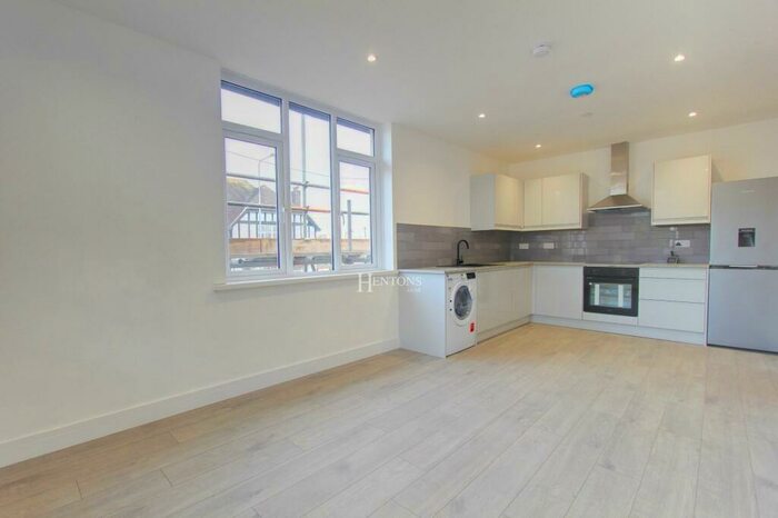 2 Bedroom Flat To Rent In Cyncoed Road, Cyncoed, Cardiff, CF23