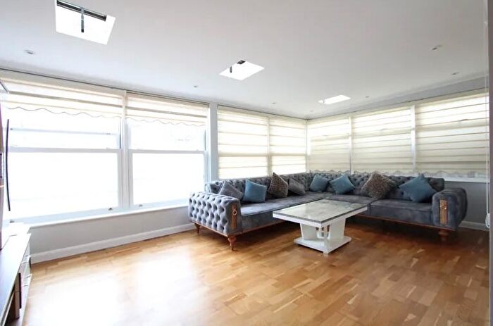 2 Bedroom Flat To Rent In Mill Gardens, London, SE26