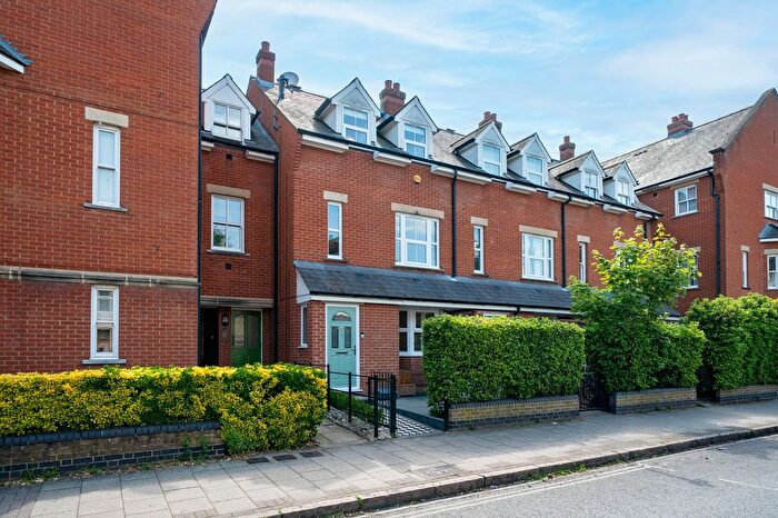 4 Bedroom Terraced House For Sale In Ravensworth Gardens, Cambridge, CB1