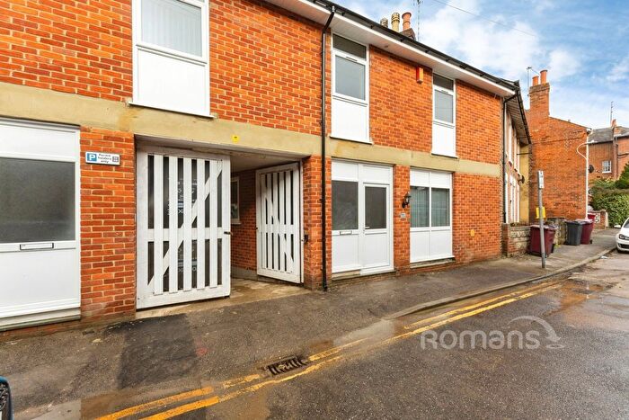 2 Bedroom Flat To Rent In Boult Street, Reading, Berkshire, RG1