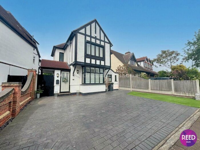 4 Bedroom Detached House To Rent In Merilies Gardens, Westcliff On Sea, SS0