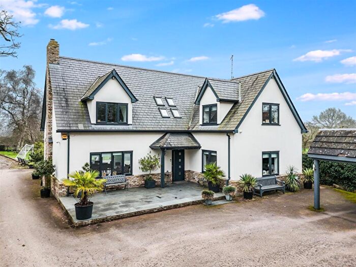 3 Bedroom Detached House For Sale In East Hanningfield Road, Sandon, CM2