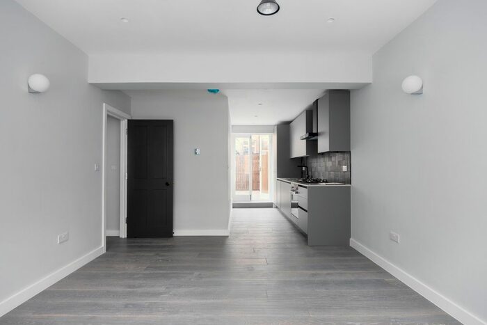 2 Bedroom Flat To Rent In Earlham Street, London, WC2H