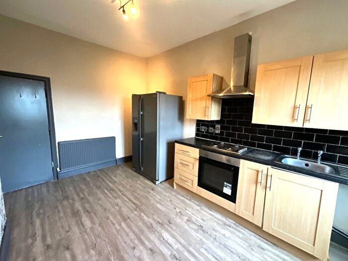 2 Bedroom Flat To Rent In Flat, Rockingham Road, DN2