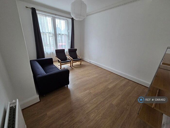 2 Bedroom Flat To Rent In Eyre Place, Edinburgh, EH3
