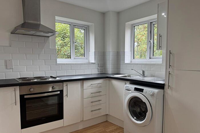 1 Bedroom Flat To Rent In Florin Court, Enfield, N18