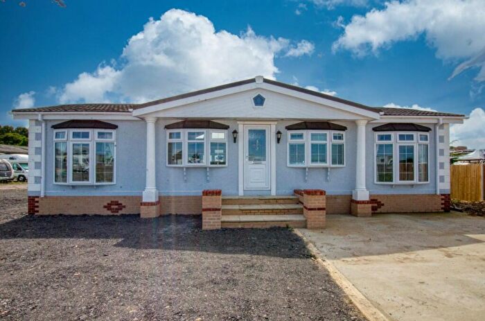 2 Bedroom Mobile Home For Sale In Grange Road, Bursledon, Hampshire, SO31