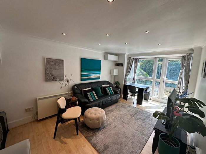 2 Bedroom Flat To Rent In Hollybush Hill, London, E11