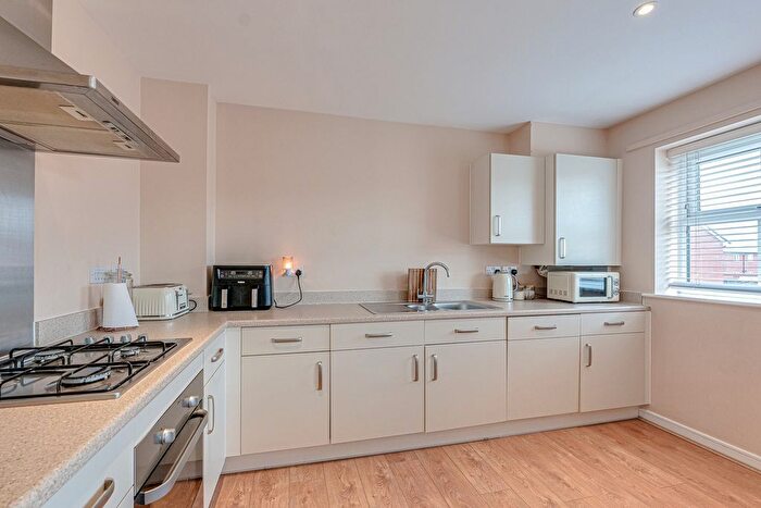 1 Bedroom Flat For Sale In Elizabeth Gardens, Rochford, SS4