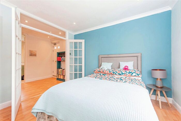 1 Bedroom Flat For Sale In Down Road, Teddington, TW11