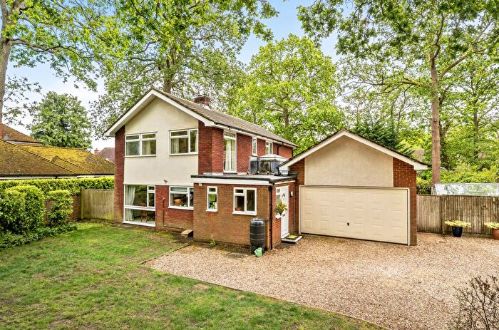 4 Bedroom Detached House For Sale In West End Road, Mortimer Common, Reading, Berkshire, RG7