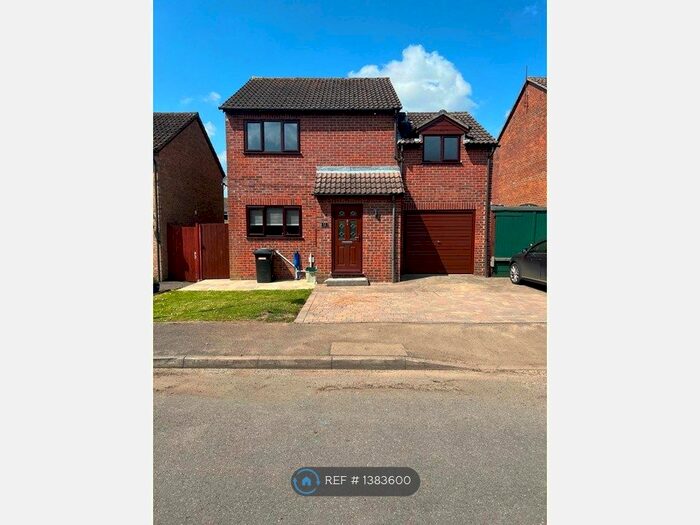 3 Bedroom Detached House To Rent In Long Close, Kintbury, Hungerford, RG17