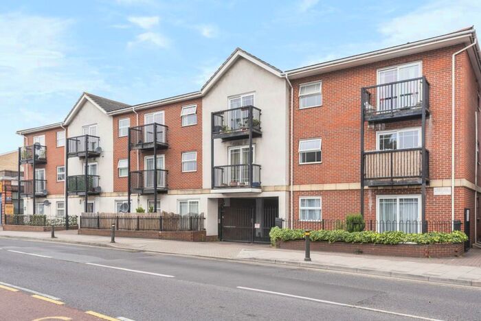 2 Bedroom Flat To Rent In Croydon Road Beckenham, BR3