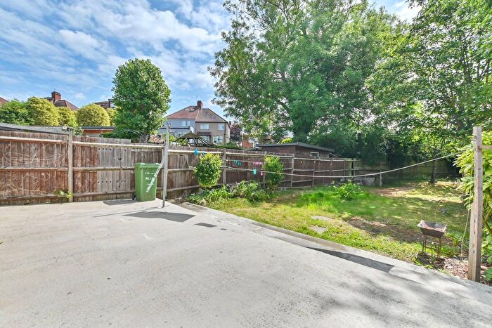 3 Bedroom Maisonette To Rent In Lovat Close, Dollis Hill, London, NW2