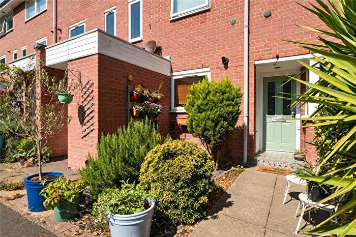 2 Bedroom Apartment For Sale In Eskmont Ridge, London, SE19
