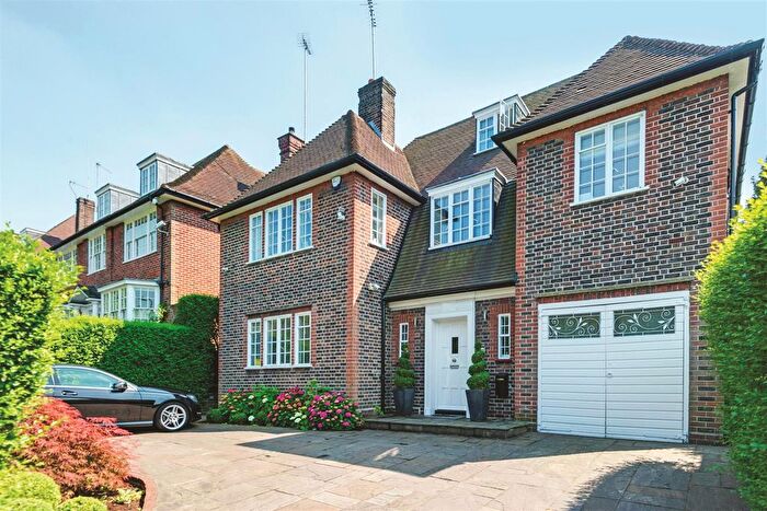 6 Bedroom Detached House For Sale In Deacons Rise, N2